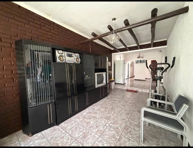 3 BEDROOM HOUSE FOR SALE IN BONANNE